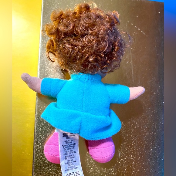 FISHER-PRICE LITTLE PEOPLE MAGGIE DOLL PLUSH VINTAGE 2004 5.5” - Picture 4 of 10